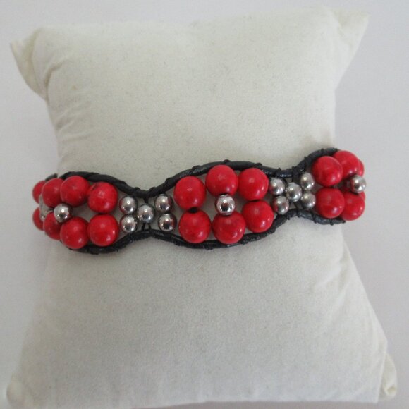 7" - 8" Red and Silver BEADED Flower Pattern w/ Leather BRACELET NEW Size M/L - Picture 1 of 7